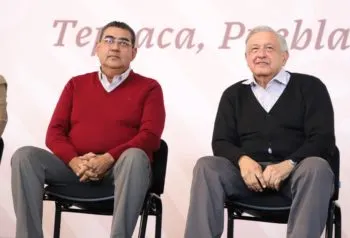 AMLO y Sergio Salomón refrendan su compromiso de trabajar en conjunto en 2024 para consolidar la 4T en Puebla