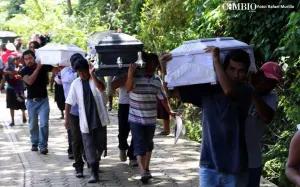 Sepultan a nueve víctimas de Earl en Huauchi