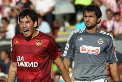 Autogol de Chivas levanta moral de Estudiantes