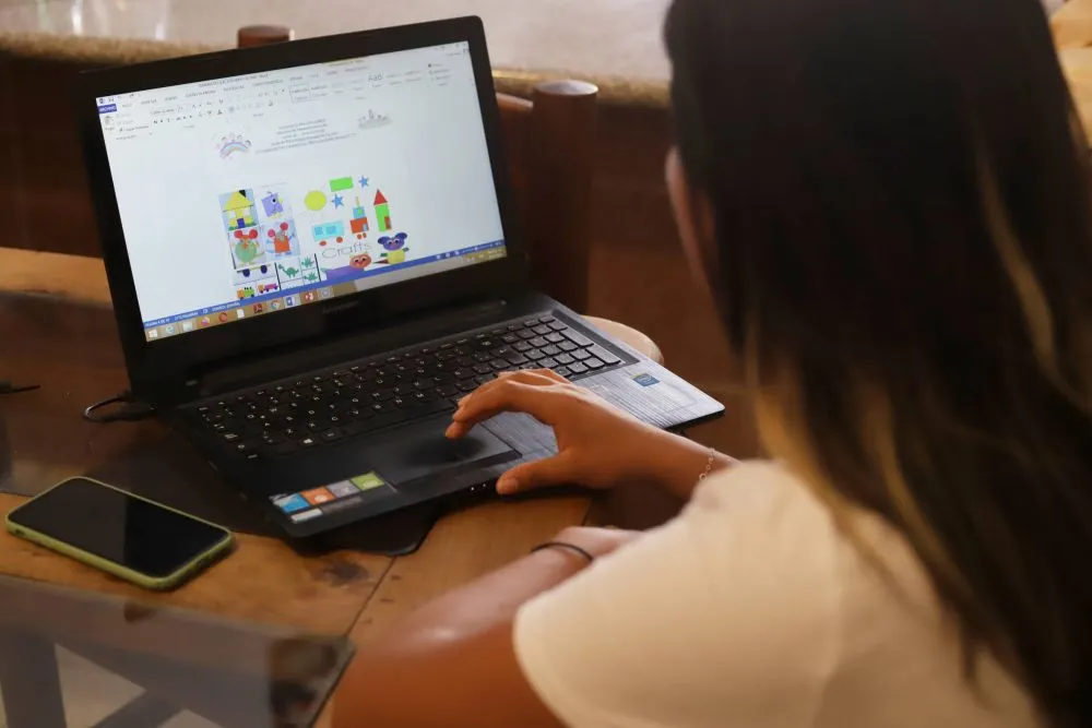 Pide MBH a alumnos darle continuidad a sus clases por televisión y vía electrónica