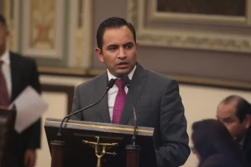 Presentan exhorto para que se equipen de ambulancias a los hospitales del sector salud del estado