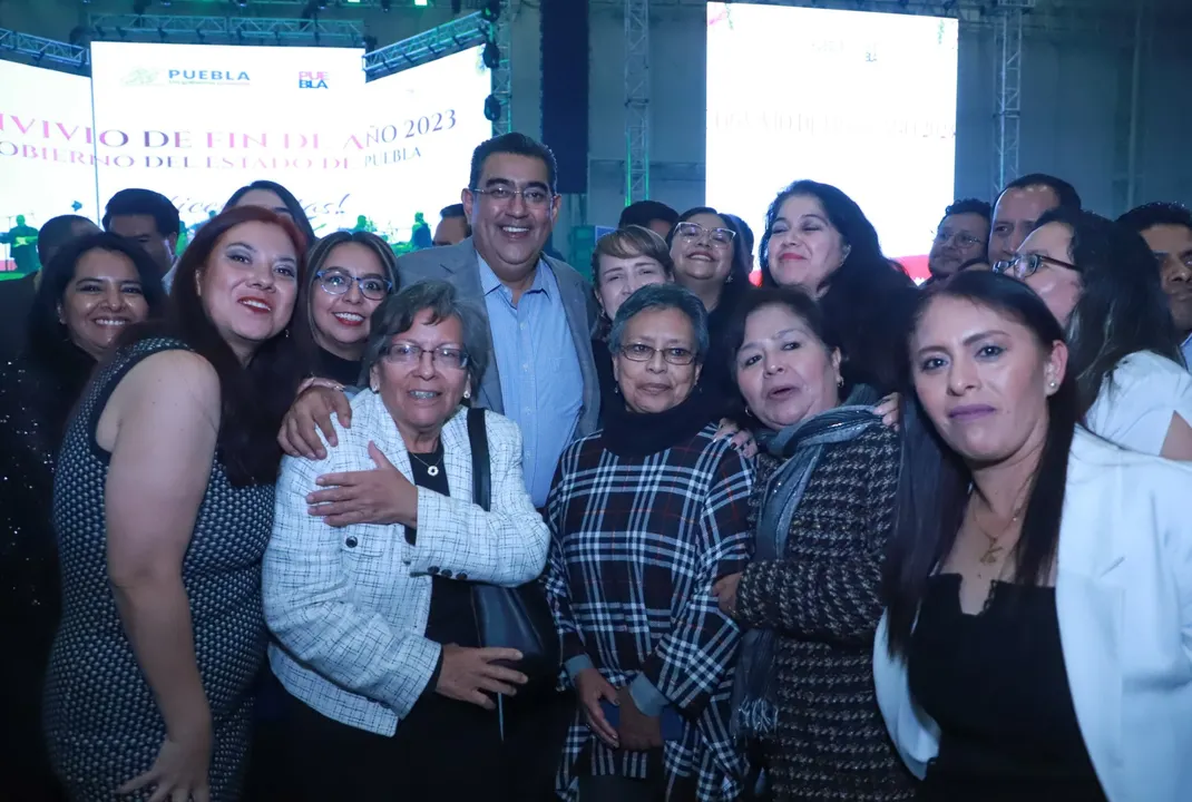 Sergio Salomón reconoce la labor de los trabajadores del Gobierno de Puebla