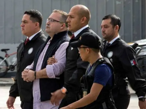 Javier Duarte ya está en el hangar de la PGR en el AICM