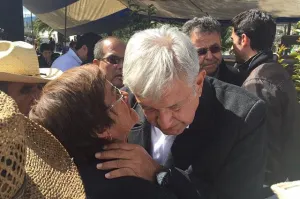 Critica AMLO pago estatal a Televisa para transmitir evento de fin de año