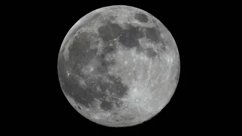 Científicos descubren una ‘lluvia’ de asteroides en la Luna