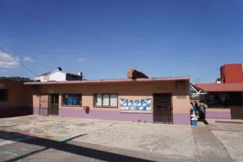 Fortalece Gobierno de Puebla escuelas con obra comunitaria en Chignahuapan