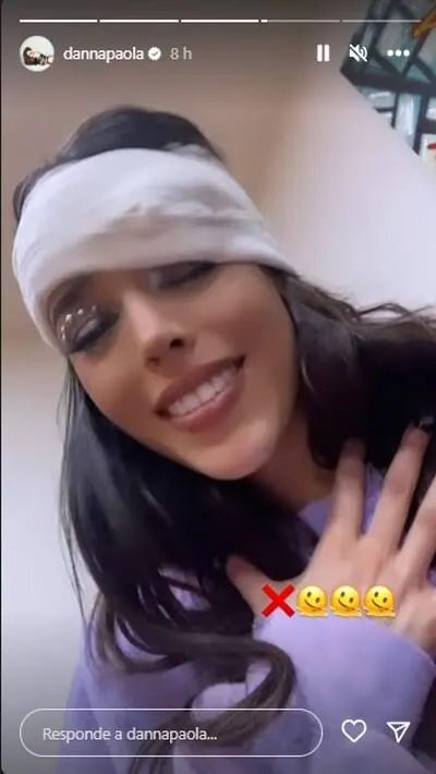 Danna Paola sufre accidente en pleno concierto
