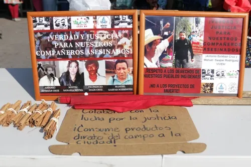 Con marcha, UPVA se suma a la exigencia de justicia en caso Ayotzinapa