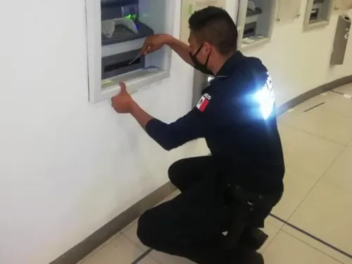Hallan trampas que utilizan delincuentes para robar dinero en cajeros