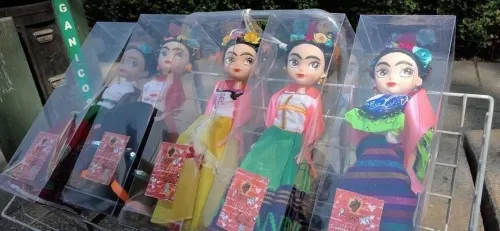 Abuelita mexicana le hace la competencia a Barbie con las ‘Friditas’