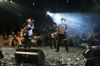 En Puebla, proponen multa de medio millón de pesos por exaltar imágenes de narcos en conciertos