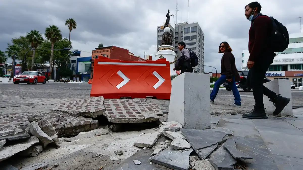 Avenida Juarez Pavimento Levantado
