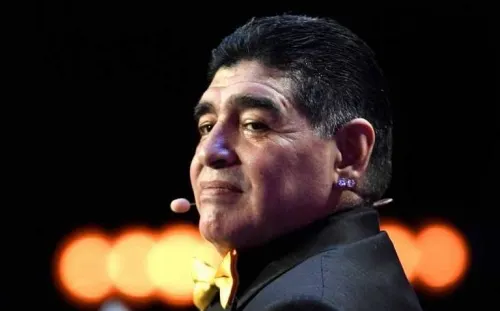 Maradona vuelve al trabajo como DT de Gimnasia de Argentina por videollamada