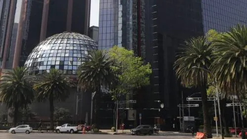 BMV avanza, con Wall Street cerrado y Banorte a la cabeza