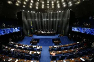 Senado de Brasil decide el futuro de Rousseff