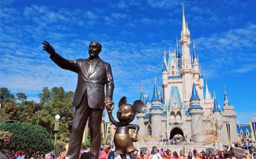 Empleados de Disney y Lego entre arrestados por pornografía infantil en Florida