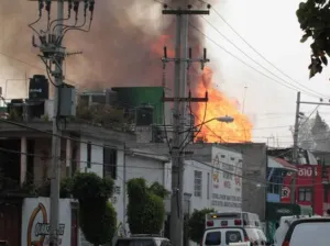 Explota fábrica en Durango y mueren 4 personas