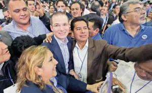 Entre “selfies”, porras, tortas y simulación, Anaya pide unidad al panismo