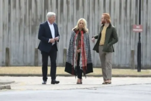 Julian Assange recibe en prisión a la actriz Pamela Anderson