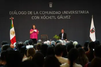 Estudiantes de la Universidad de Guadalajara abuchean a Xóchitl Gálvez 