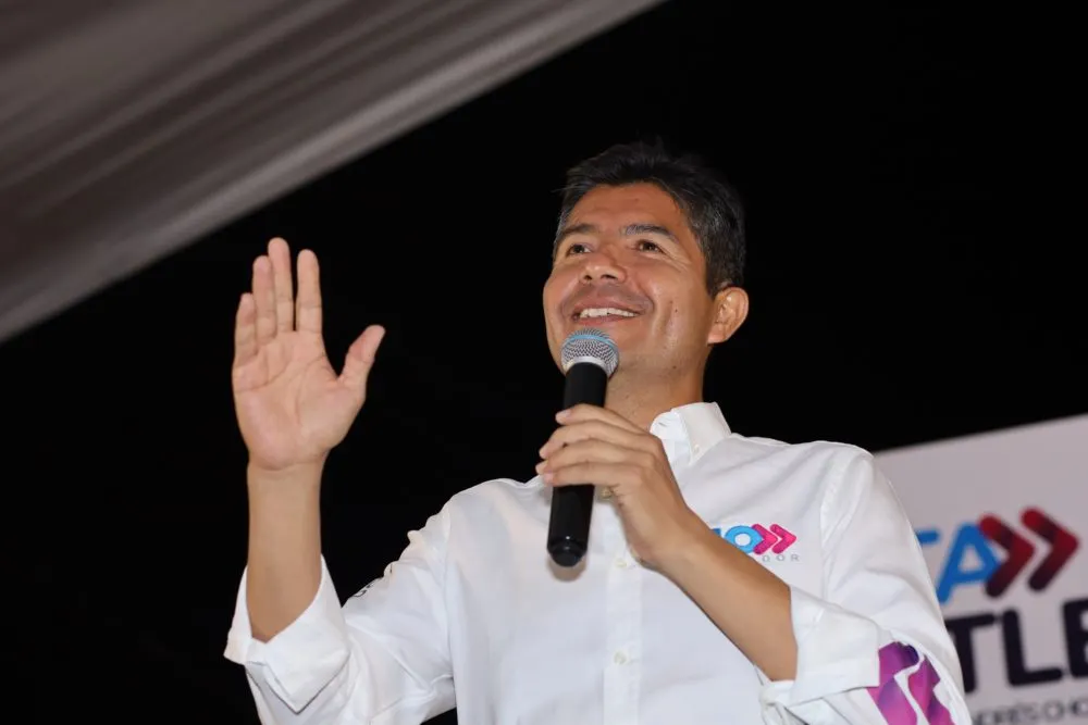 "No tiene la estatura para hacerlo", le dice Eduardo Rivera a Doger tras retarlo a debatir