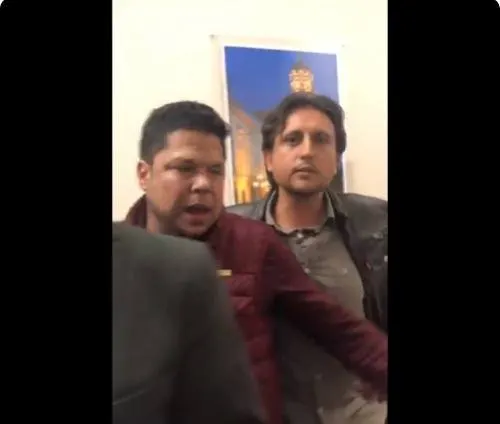 ¡Mi mano…, mi mano…, estúpido!