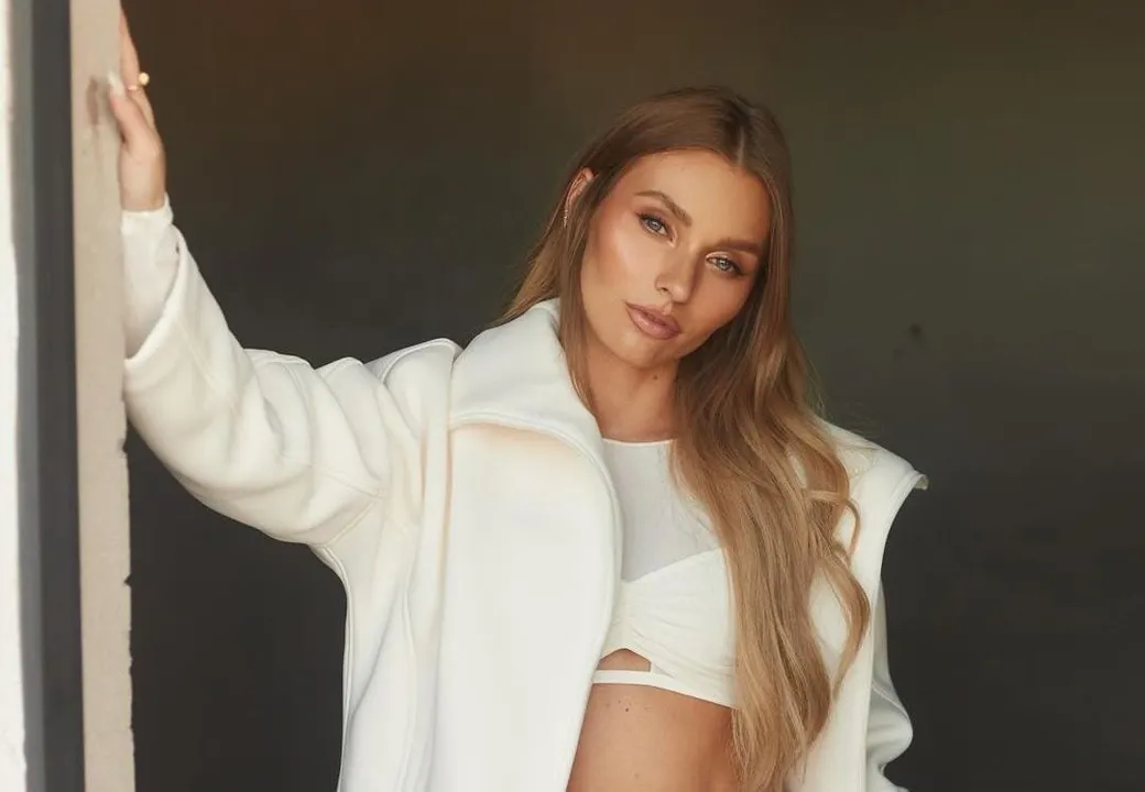 Irina Baeva permanece en "Aventurera"; Juan Osorio la respalda firmemente