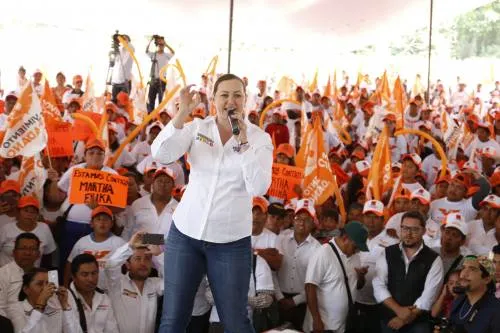 Martha Erika Alonso se compromete a fortalecer las viviendas y servicios básicos en Quimixtlán