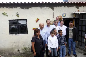 Gobiernos ponen en marcha instalación de techos de fibrocemento