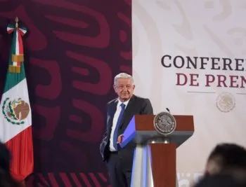 “No lo celebro”, AMLO lamenta pérdida de registro del PRD