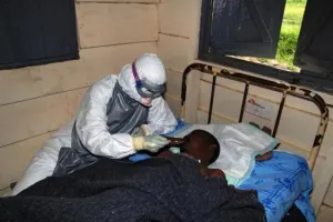 Médicos declaran “sin control” a Ébola en Guinea, Liberia y Sierra Leona