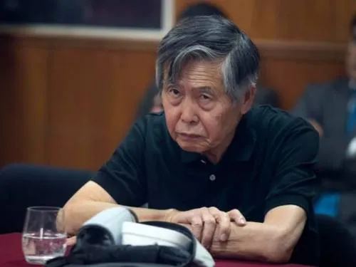 Trasladan a Alberto Fujimori a clínica por una arritmia