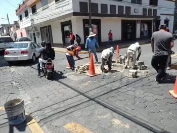 Ayuntamiento Municipal de Ariadna Ayala repara calles de Atlixco