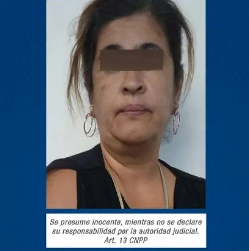 Policía Estatal detiene a una mujer por vender plazas falsas de la SEP
