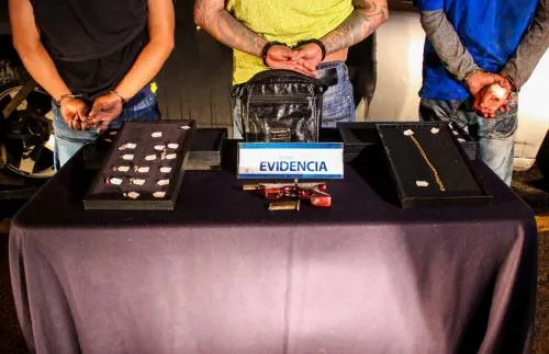 Policías del estado y municipio frustraron robo a una casa de empeño