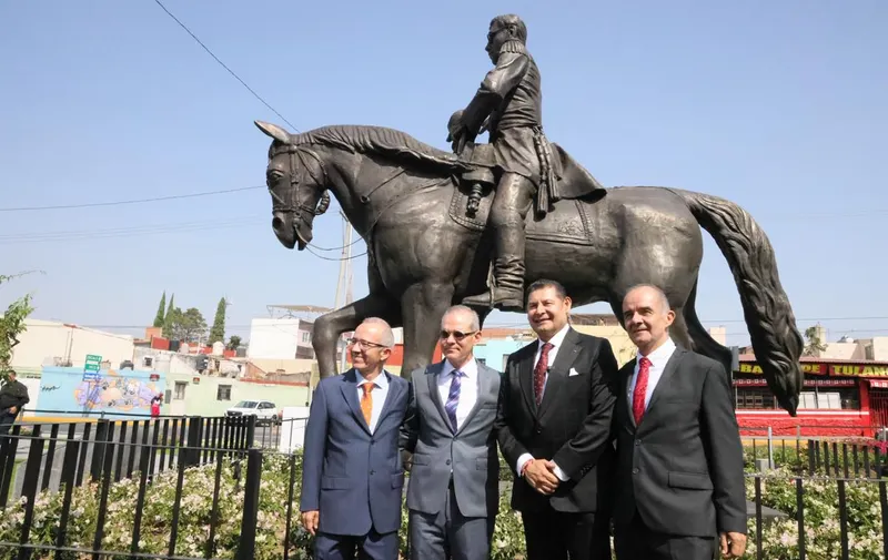 Inauguran rehabilitación del Arco de Loreto y escultura de Ignacio Zaragoza en Puebla