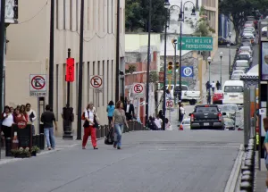Trabaja Comuna en reparación de semáforos averiados