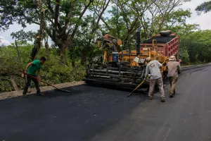 Secretaría de Infraestructura y Transportes da mantenimiento al Periférico Ecológico