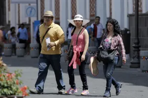 Menores de 5 años y adultos mayores, vulnerables a golpes de calor