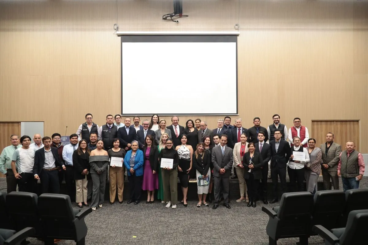congreso-pue-entrega-reconocimientos-foro-abogados