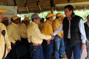 Reconoce gobierno labor de combatientes de incendios forestales