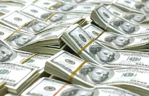 Dólar se recupera, se vende hasta en 18.10 pesos en bancos capitalinos