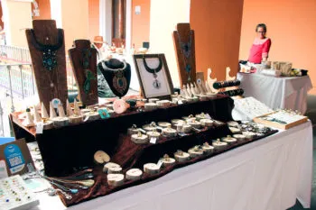 Realiza Gobierno de Puebla expoventa artesanal por el Día del Padre