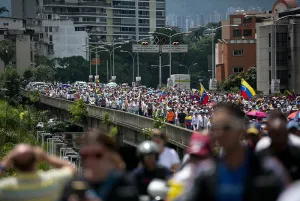Miles de venezolanos marchan para exigir el referéndum revocatorio contra Maduro