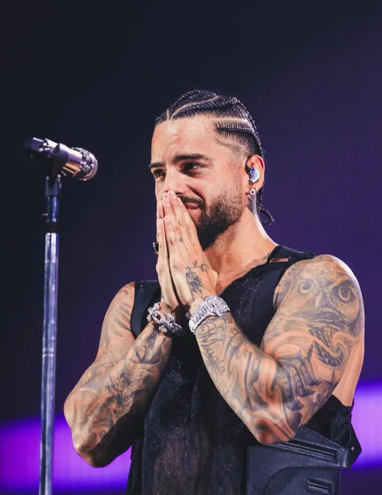 Maluma acosado en su gira