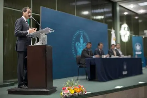 La BUAP fortalece la enseñanza mediante la práctica del conocimiento: Alfonso Esparza Ortiz