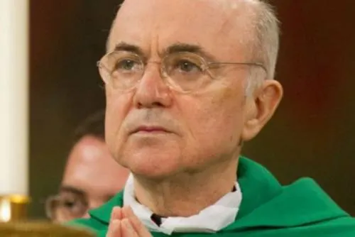 Ex alto cargo del Vaticano acusa al Papa Francisco de encubrir abusos sexuales