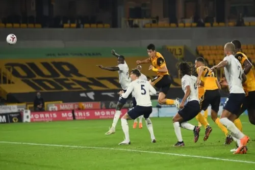 Raúl Jiménez anota gol, pero los Wolves caen 3-1 ante Manchester City