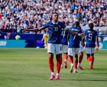 Mbappé lidera a Francia en su debut mundialista; Senegal vende cara la derrota