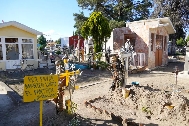 Gobierno de Texmelucan informa sobre horarios especiales en panteones municipales con motivo de Día de Muertos